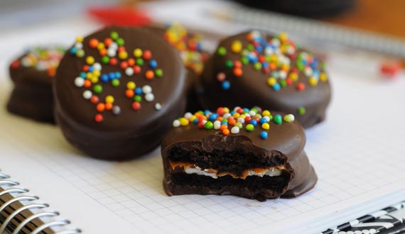 ¿Cómo preparar Alfajores de Galletas Oreo?