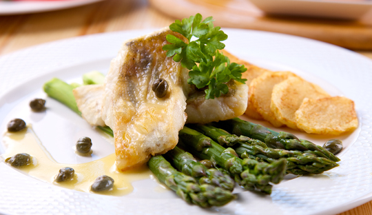 Reineta con Salsa de Alcaparras