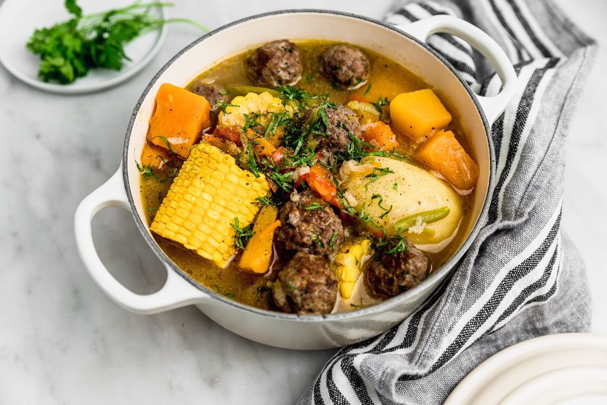 CAZUELA DE ALBÓNDIGAS
