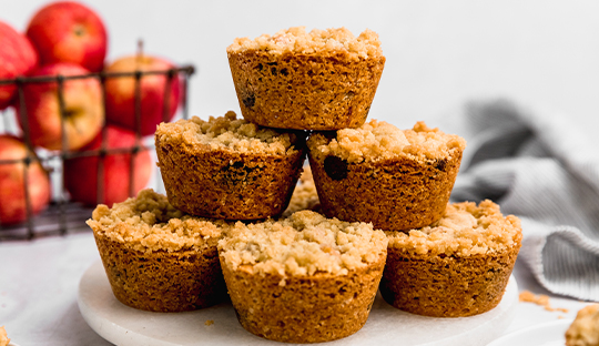 TACITAS DE AVENA CON CRUMBLE MANZANA