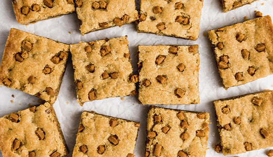 BLONDIES CON CHUNKS DE MANJAR