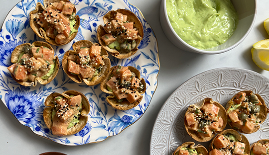 TÁRTARO DE SALMÓN EN TACITAS DE CÓCTEL