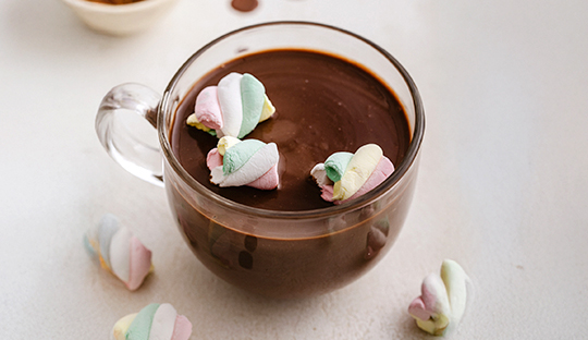 CHOCOLATE CALIENTE CON MALVAVISCO O MARSHMALLOW
