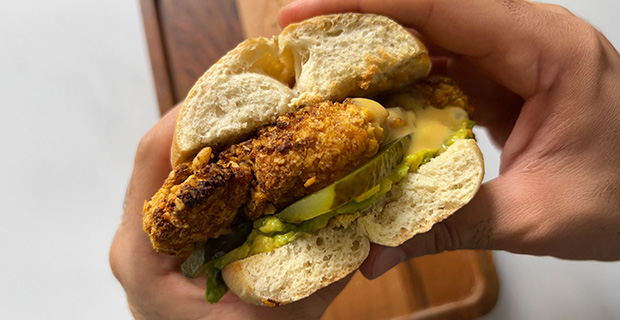 Sándwich de pollo apanado
