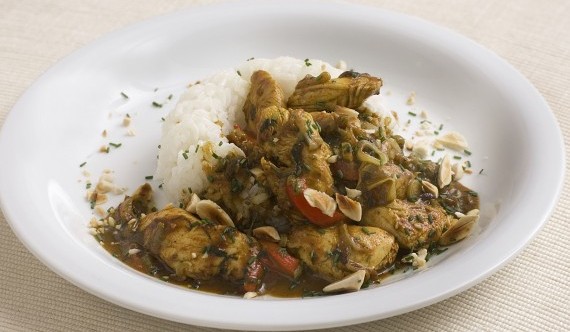 ¿Cómo preparar Arroz con Salsa de Pollo al Curry?