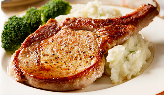 CHULETAS DE CERDO AHUMADAS CON PURÉ AL MERQUÉN