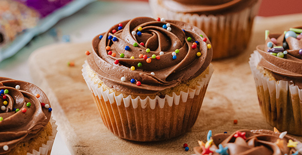 Cupcakes con Chispas de Chocolate y Frambuesas