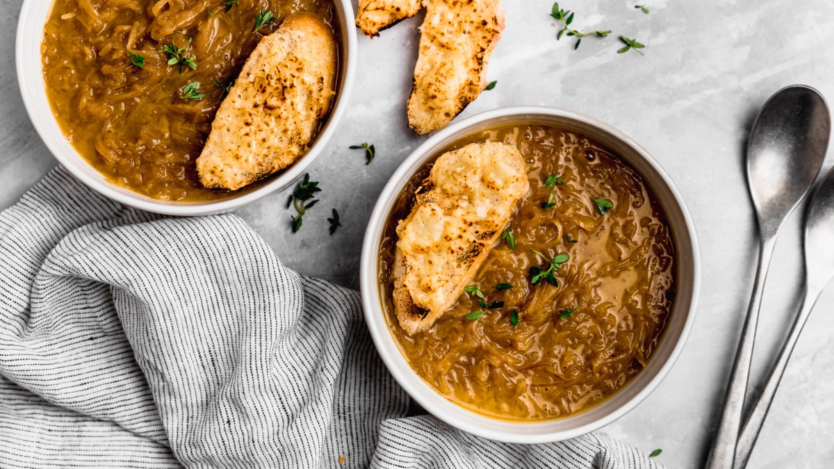 La Sopa de Cebolla te quitará el frío y aportará fibra y vitaminas.