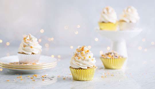 CUPCAKES DE PIE DE LIMÓN DECORADOS
