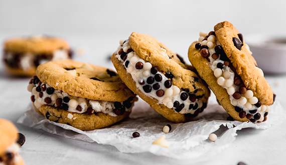 SANDWICH DE HELADO Y GALLETAS