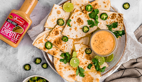 Quesadillas Mexicanas con Salsa Ají Chipotle