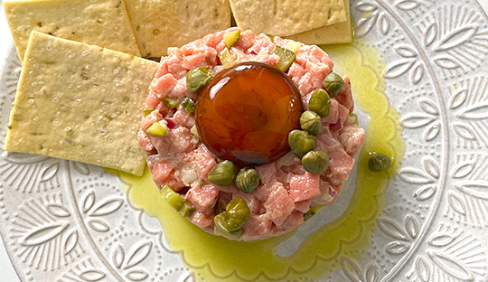 TARTAR DE CARNE CON YEMA CURADA