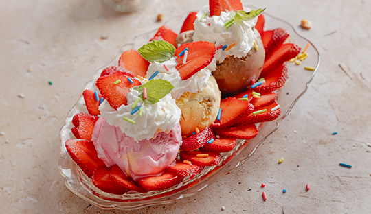 HELADO TRES SABORES CON FRUTILLAS