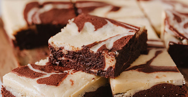 BROWNIE RED VELVET CHEESECAKE