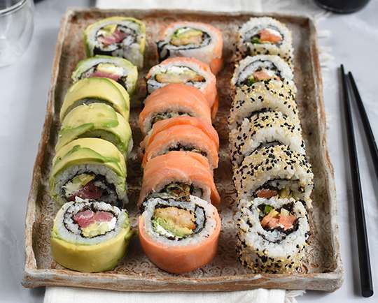 Sushi Receta: Envuelto en Palta y Salmón | Gourmet